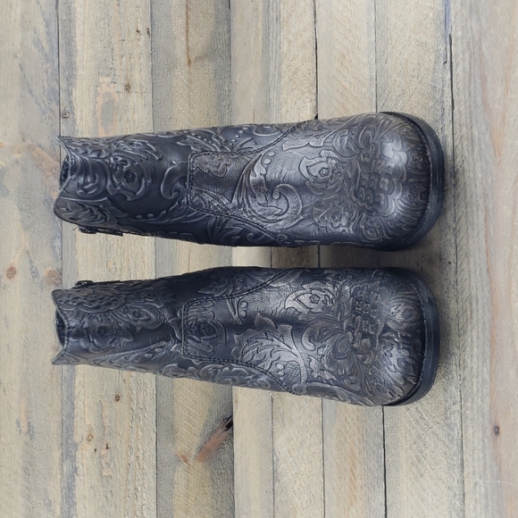 Sterling River Leather Women's Floral Stamped Heel  Boots Black - Picture 4 of 9